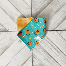 Load image into Gallery viewer, Trick Or Treat Pet Bandana
